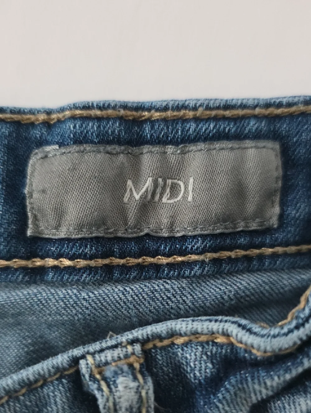 AEROPOSTALE Size (0) MIDI PETITE DENIM SHORTS - Picture 4 of 14